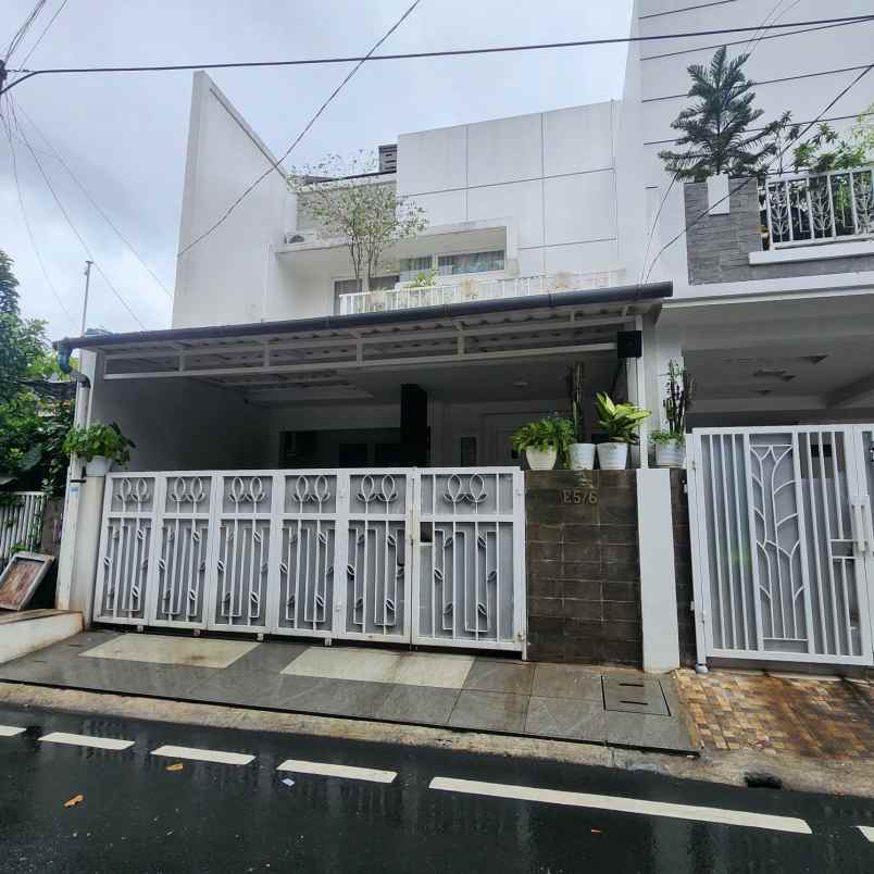 rumah secondary dalam komplek di pondok kelapa jaktim
