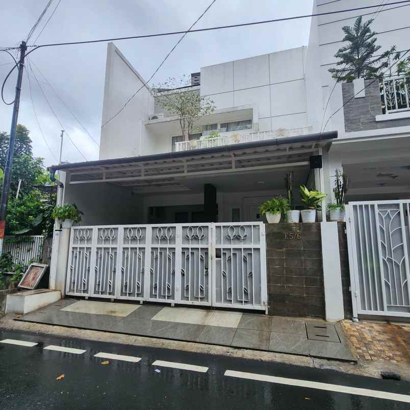 rumah secondary dalam komplek di pondok kelapa jaktim