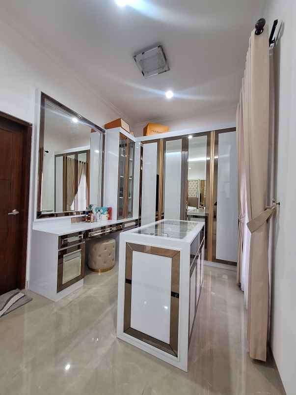 rumah secondary terawat siap huni di rawamangun