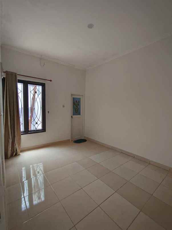 rumah seken siap huni dalam cluster permata cimanggis