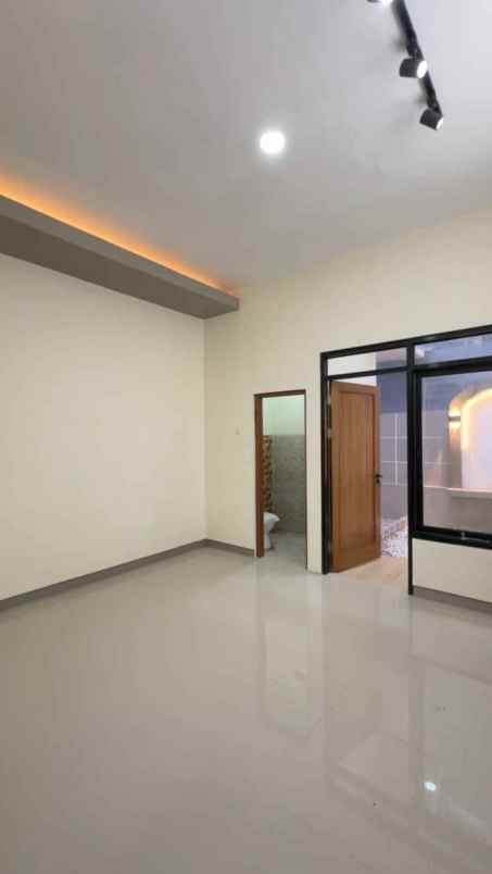 rumah siap huni 1 lantai dekat cyber mall