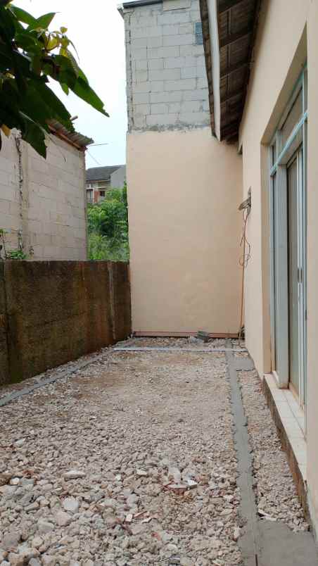 rumah siap huni dalam komplek di cinangka depok