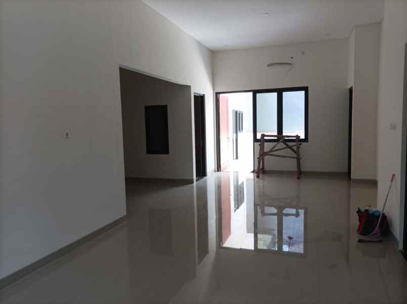 rumah siap huni di manyar tirtomoyo area sukolilo