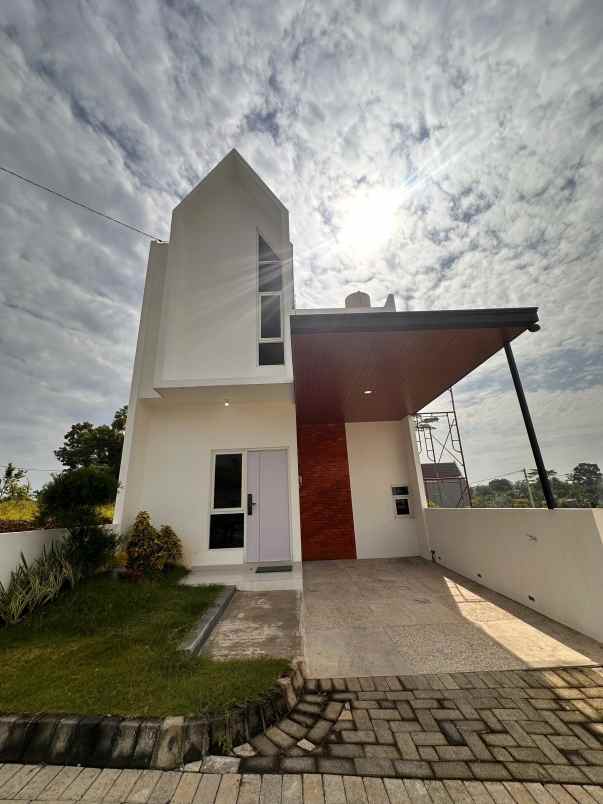 rumah siap huni lingkungan sejuk area kota malang