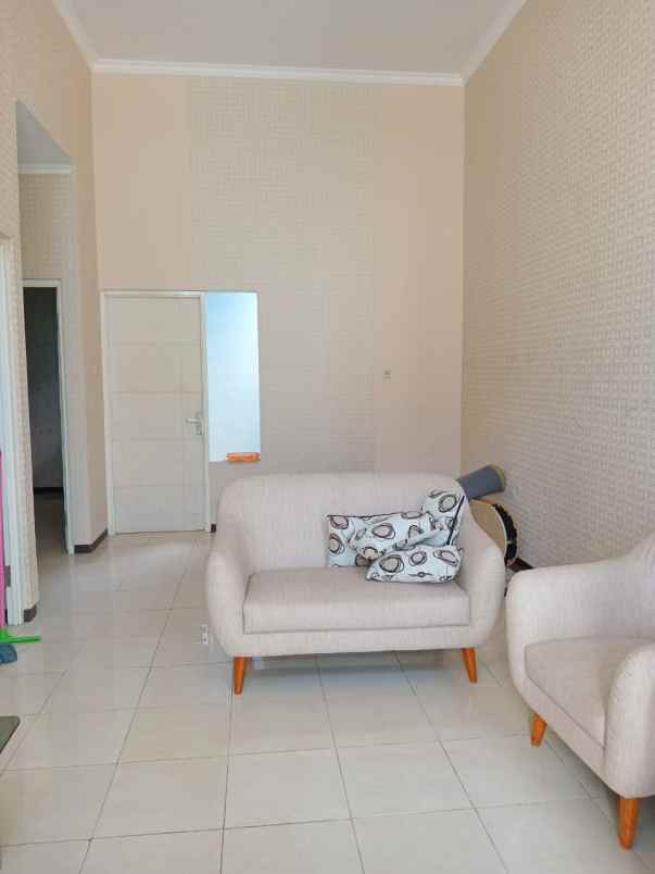 rumah siap huni modern minimalis di junrejo kota batu