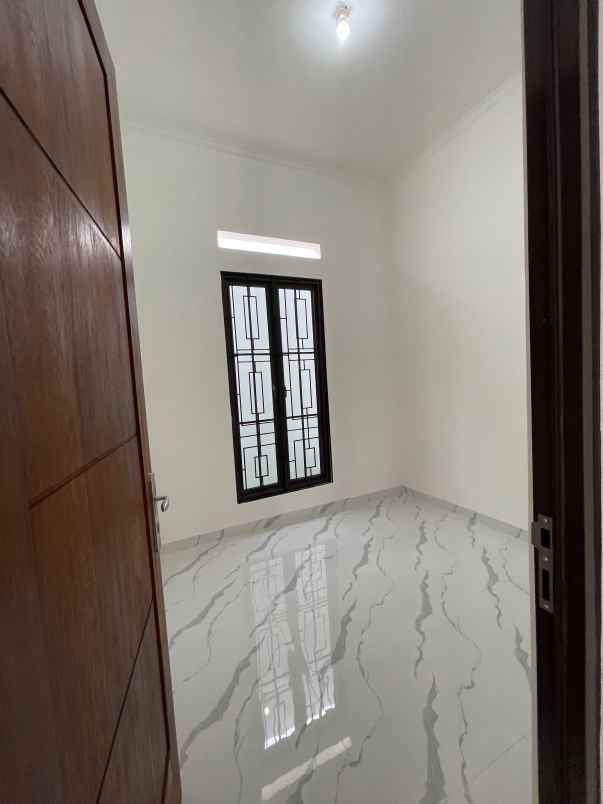 rumah siap huni nempel pondok cabe di sawangan depok
