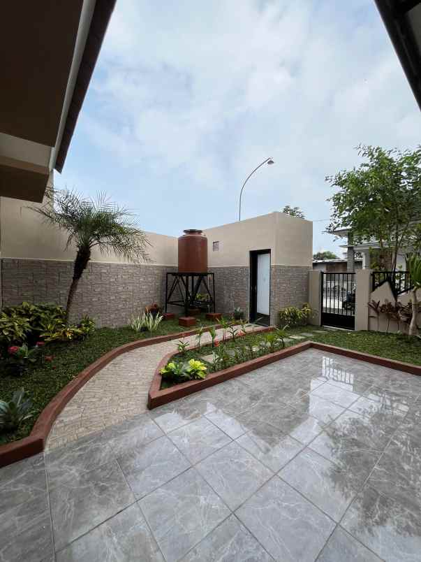 rumah siap huni posisi pojok dekat kota batu