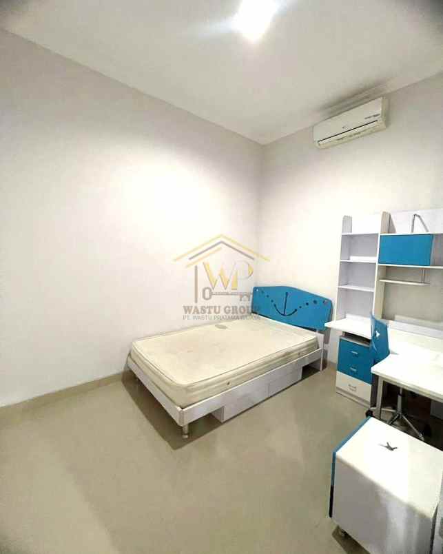 rumah siap huni tanah luas 4 menit ke kampus ukrim