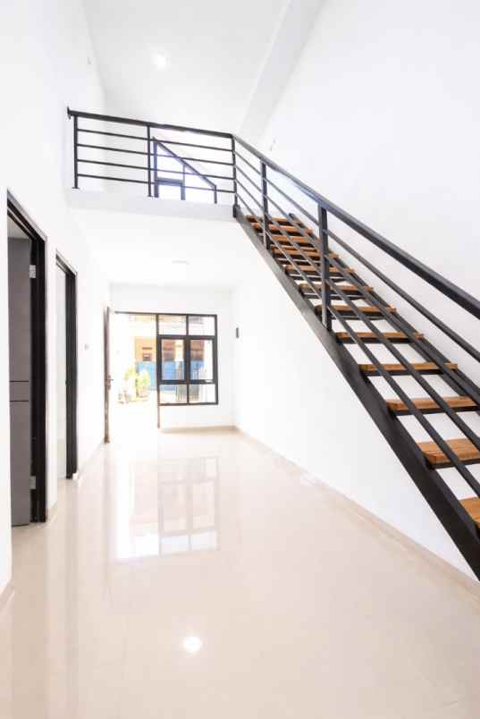 rumah telaga mas modern mezzanine cocok keluarga muda