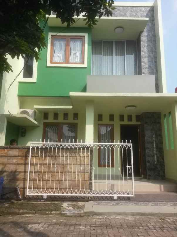 rumah villa permata santi meruyung