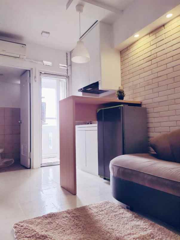 sewa apartemen 2 kamar furnish di green pramuka city