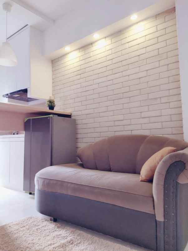 sewa apartemen 2 kamar furnish di green pramuka city