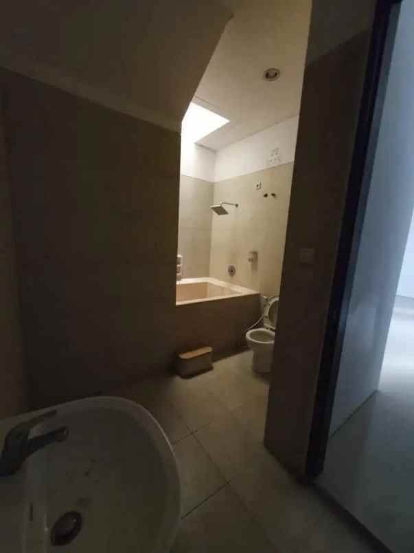 sewa rumah royal residence strategis dekat club house
