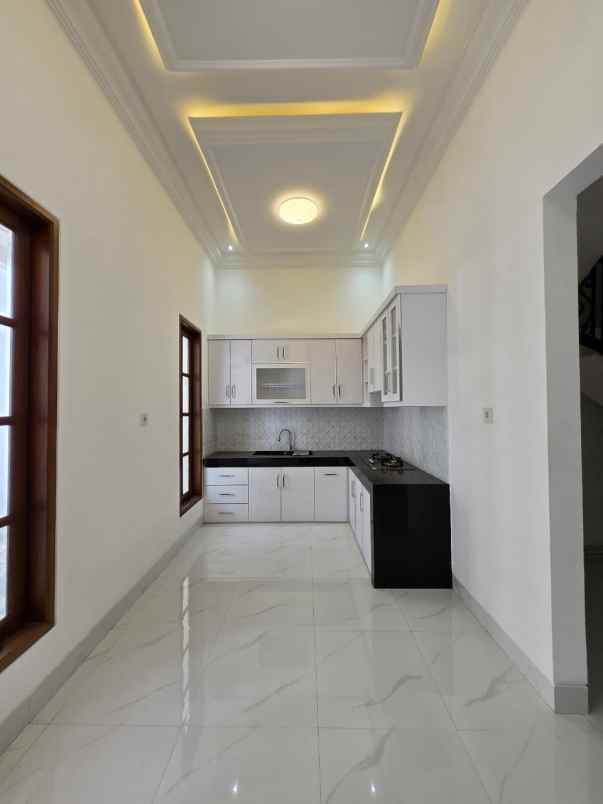 siap huni dalam komplek akses lebar di duren sawit