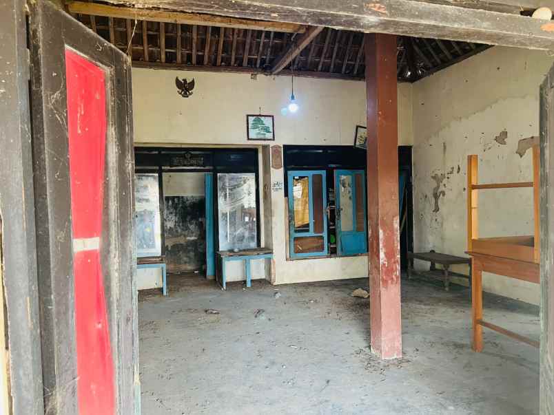 tanah 990m bonus bangunan udara sejuk karangpandan