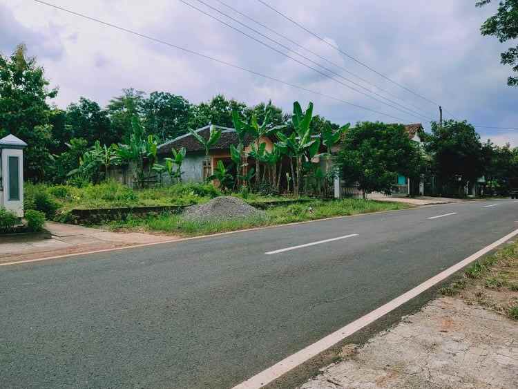 tanah barat pasar mojogedang