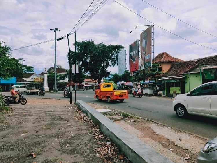 tanah barat pasar mojogedang