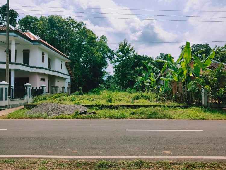 tanah barat pasar mojogedang
