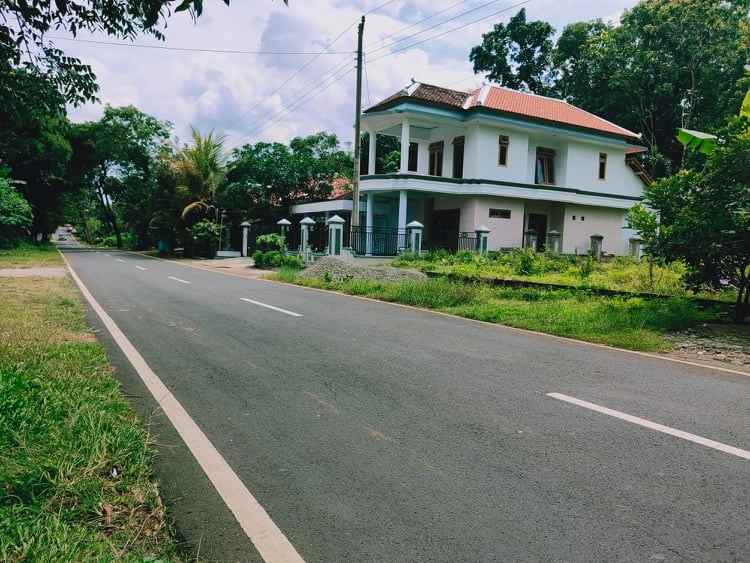 tanah barat pasar mojogedang