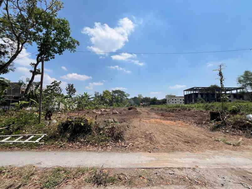 tanah dekat uii dan kopi klothok cocok bangun kos