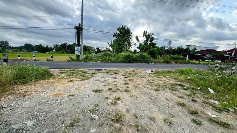 tanah jogja tepi aspal dekat pasar godean