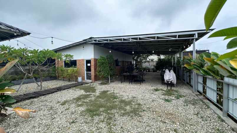 dijual cafe rumah mewah 2 lt tanah luas 1 467m