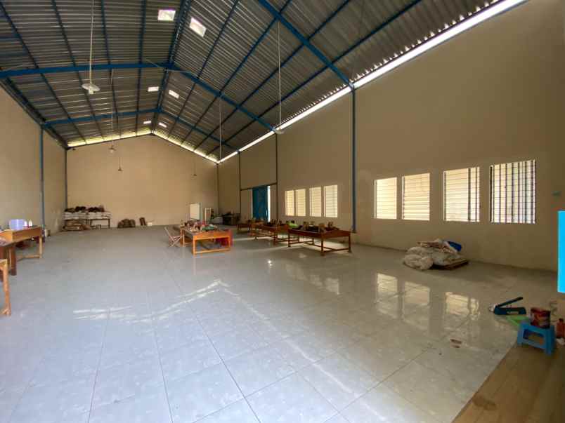 dijual gudang siap pakai di ponorogo