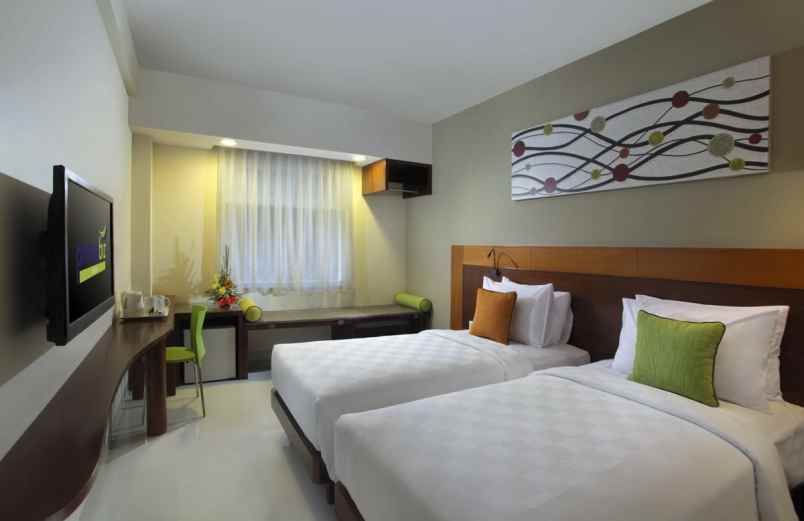 dijual hotel raya kuta
