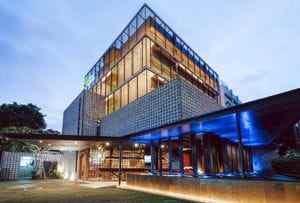dijual hotel raya kuta