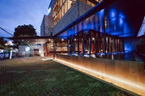 dijual hotel raya kuta