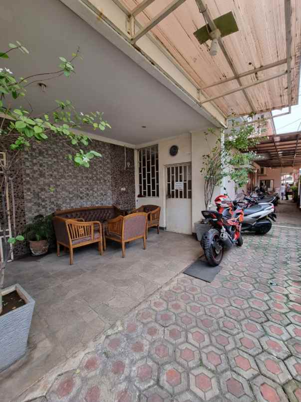 dijual kost jl jati padang