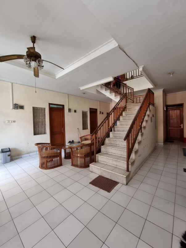 dijual kost jl jati padang