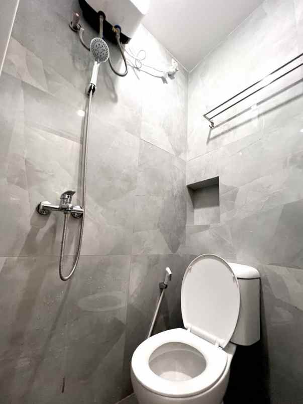 dijual kost jl pandegiling