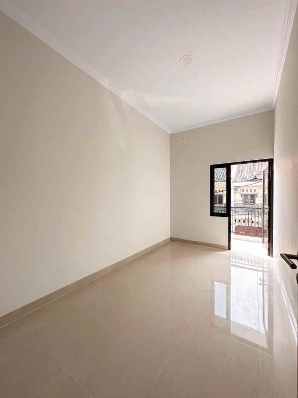 dijual kost pasar rebo