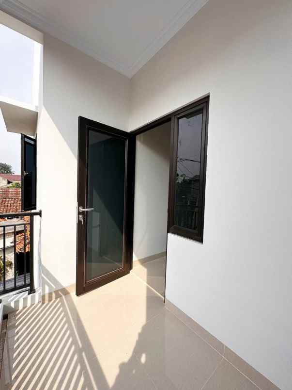 dijual kost pasar rebo