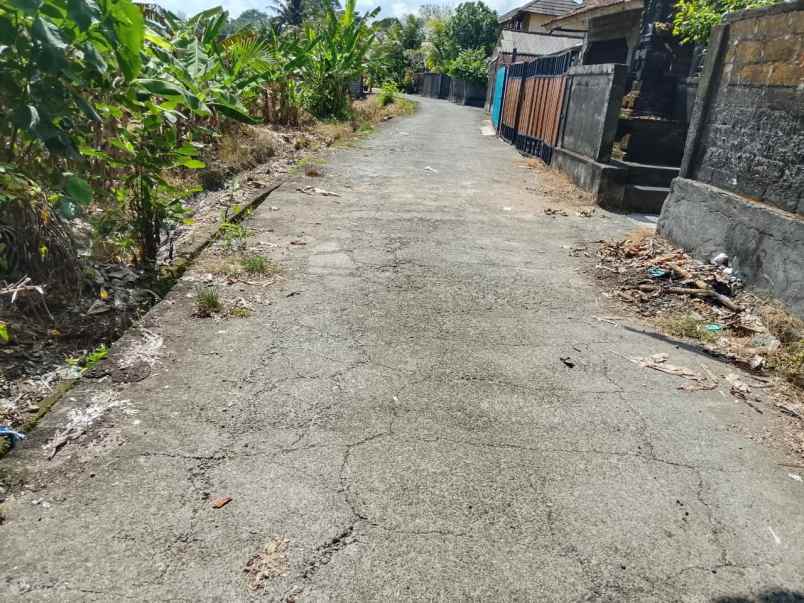 dijual lahan yang berlokasi di dekat pantai kelating