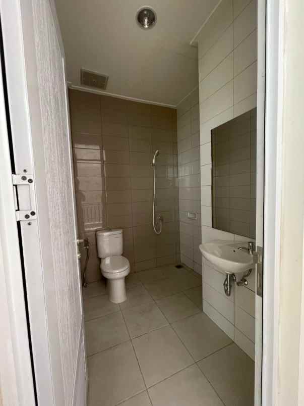 dijual rukan la riviera kota belanda pik 2 tangerang