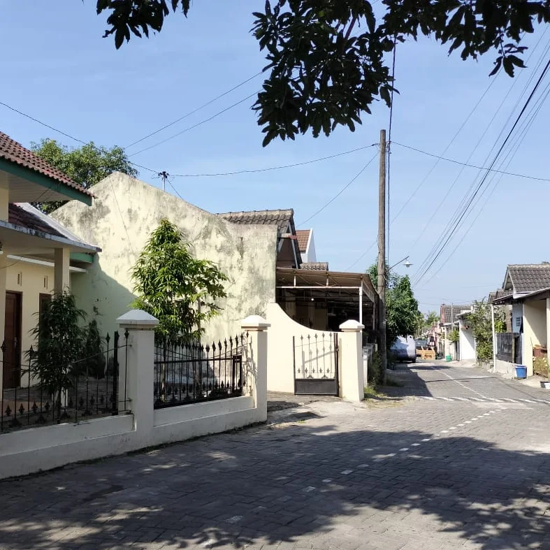 dijual rumah 1 km ke pamella 7