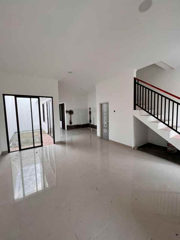 dijual rumah 2 lantai cilegon bu banget