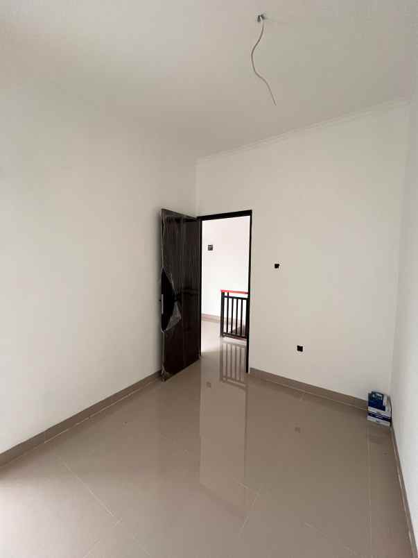 dijual rumah 2 lantai cilegon bu banget