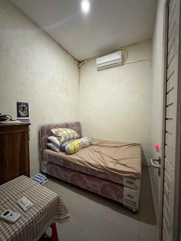 dijual rumah 2 lantai setro baru