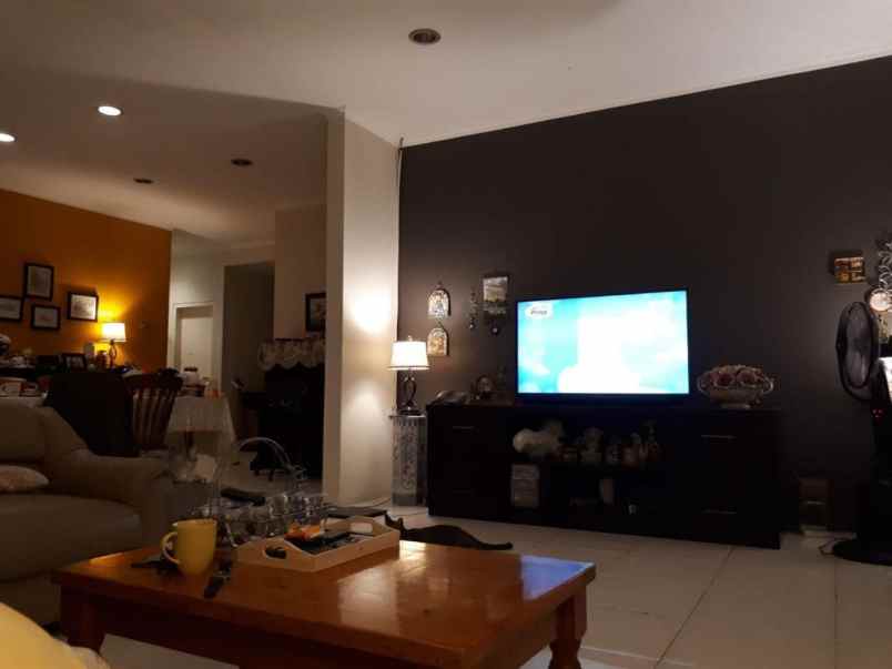 dijual rumah area turangga