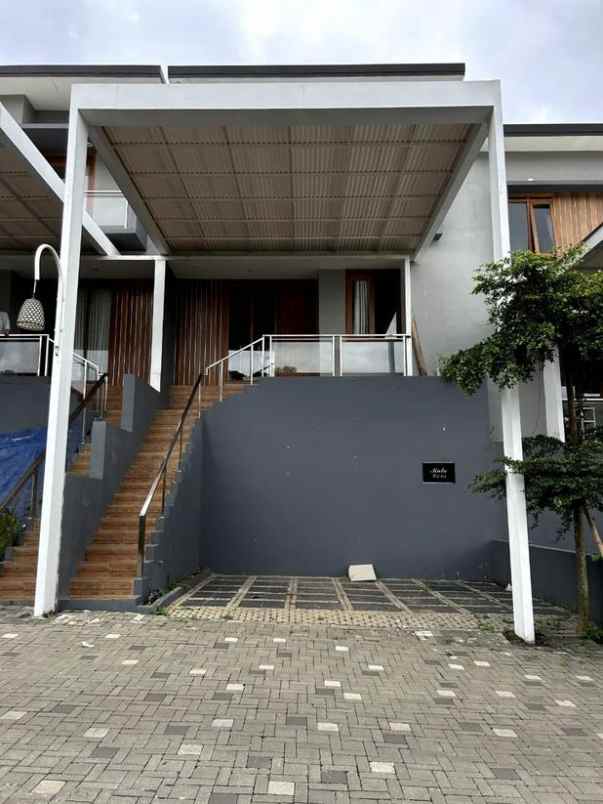 dijual rumah bali garden dago bandung