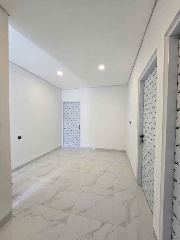 dijual rumah baru dalam komplek tahap finishing