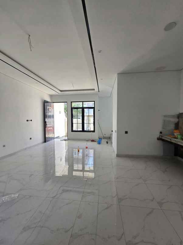 dijual rumah baru dalam komplek tahap finishing