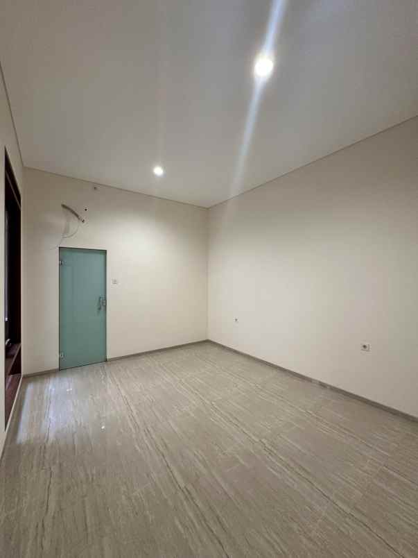 dijual rumah baru lokasi araya golf malang