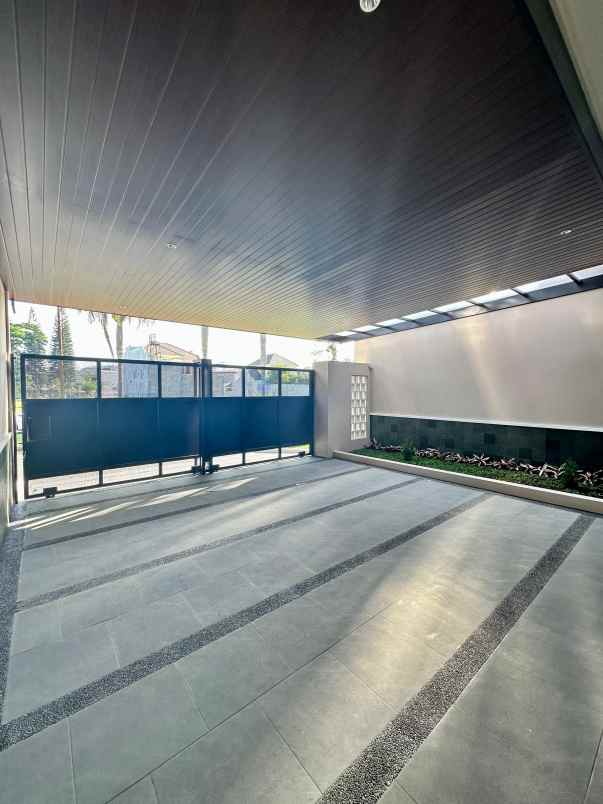 dijual rumah baru lokasi araya golf malang