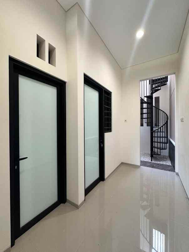 dijual rumah baru lokasi araya golf malang