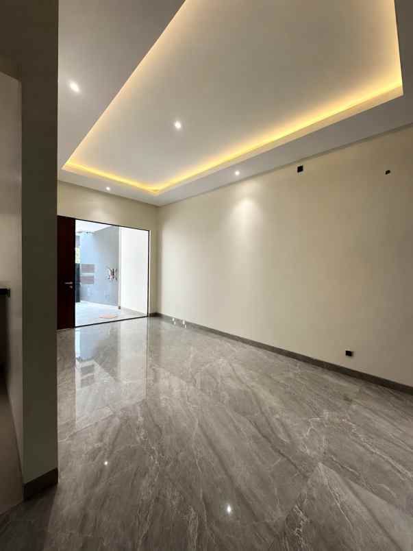 dijual rumah baru mewah di permata buana