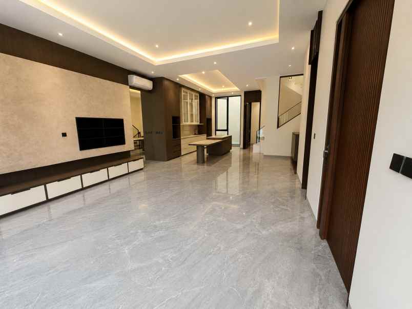 dijual rumah baru mewah di permata buana